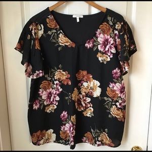 MAURICES: Black with floral pattern cap sleeve top Plus size 1